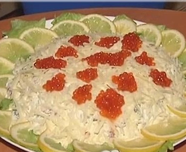 Рецепт Слоеный салат с рыбой и помидорами