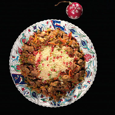 Фото рецепт Кускус с бараниной, зеленым горошком и зернами граната