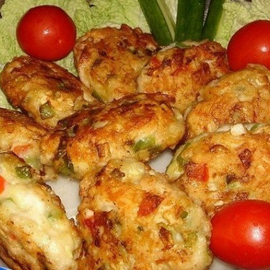 Фото рецепт Котлеты из куриного мяса с овощами и сыром