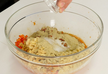 Фото приготовления рецепта: Ореховая аджика - шаг 3