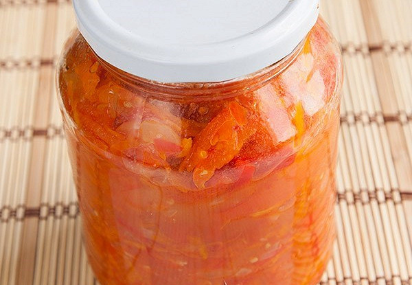 Салат из сладкого перца, помидор и морковки на зиму