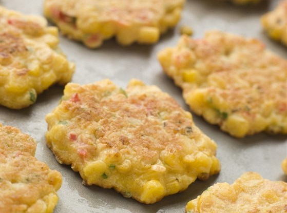 Котлеты из консервированной кукурузы со сметаной