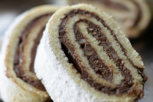 Рулет с орехово-шоколадным кремом
