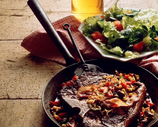 Стейк говяжий с розмарином и пюре из белой фасоли