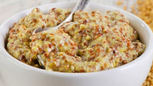 Горчичный соус с чили, луком и сливками