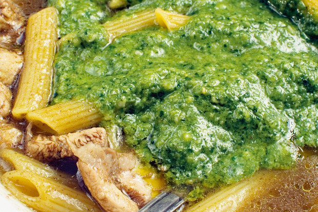 Суп с макаронами и песто