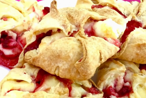 Ароматные пирожки с яблоками и корицей