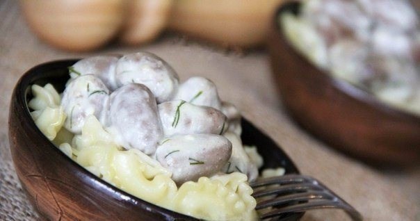 Куриные сердечки в сырном соусе