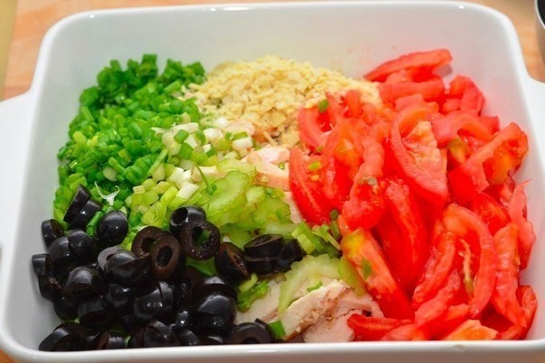 Салат с копченой курицей и сельдереем