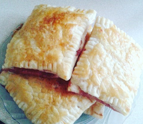 Быстрые слойки с джемом