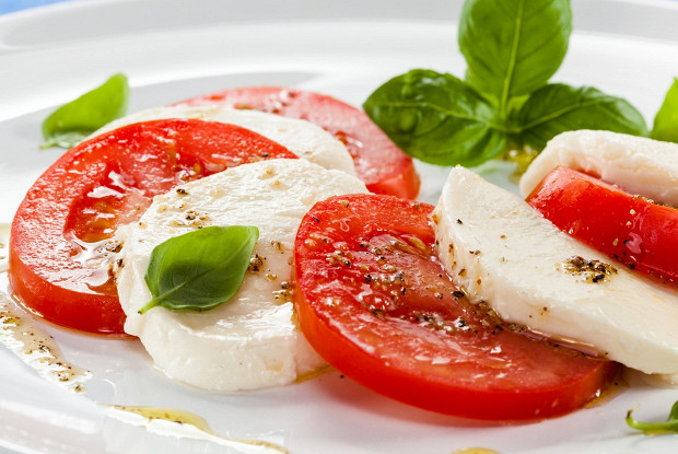 Сицилийская Капрезе Буфала от Арама Мнацаканова (Caprese di bufala)