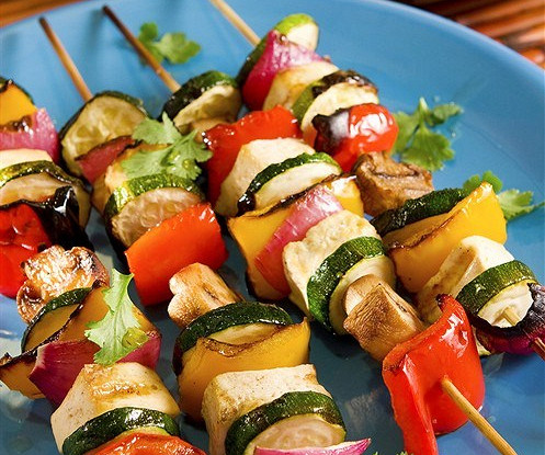 Жареные овощные шашлычки с грибами и соусом якитори