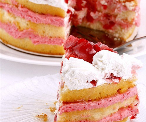 Пирог с клубникой и сливками