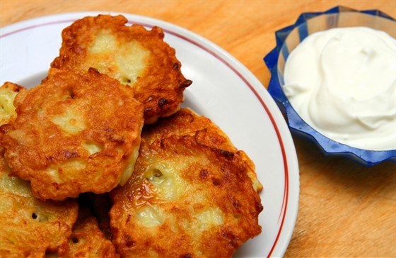 Картофельные котлеты с грибным соусом