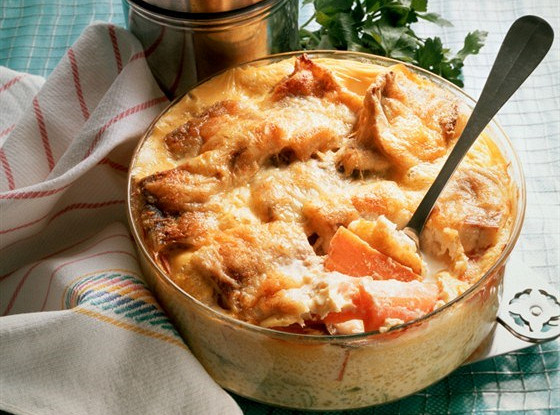 Соленая треска и картофельное пюре, запеченные с майонезом