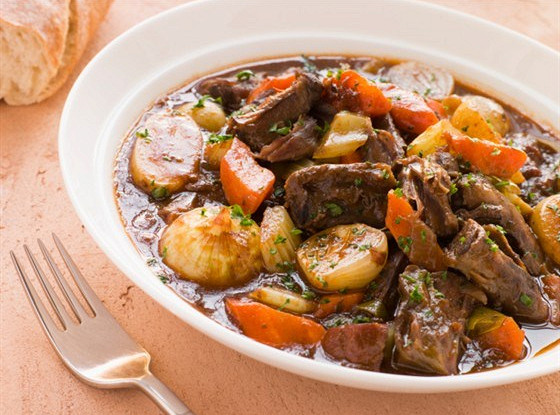 Бычьи хвосты с овощами