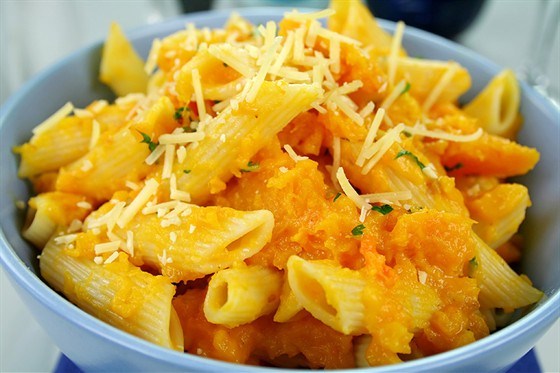 Макароны с тыквой и луком