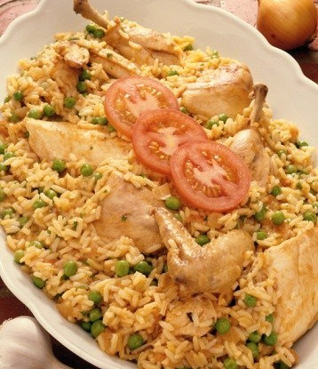 Куриные ножки с шафраном, рисом и зеленым горошком
