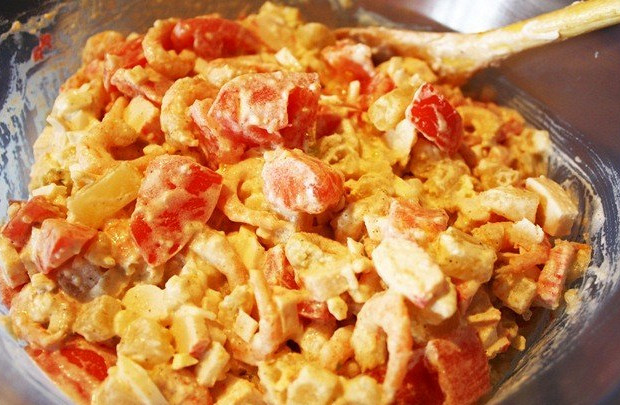 Салат с морепродуктами и овощами