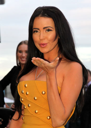 https://img01.rl0.ru/fc05d1aa678a4cf25a59f5d1b43cd40b/563x1000/www.eg.ru/upimg/photo/117529.jpg